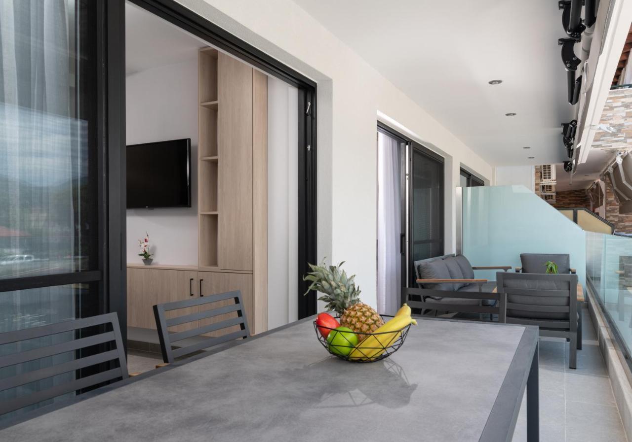 Sky Luxury Suites Sarti Exteriér fotografie
